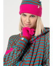 Load image into Gallery viewer, SURKANA &lt;BR&gt;
Combination knitted hat &lt;BR&gt;
Fuchsia &lt;BR&gt;
