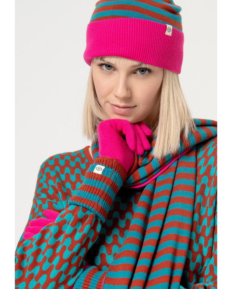 SURKANA <BR>
Combination knitted hat <BR>
Fuchsia <BR>