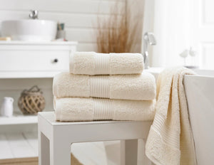 DEYONGS <BR>
Bliss 650 gram Pima Cotton Towel <BR>
Variety of colours <BR>