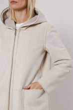 Load image into Gallery viewer, RINO &amp; PELLE &lt;BR&gt;
Ova reversible coat &lt;BR&gt;
Birch &lt;BR&gt;
