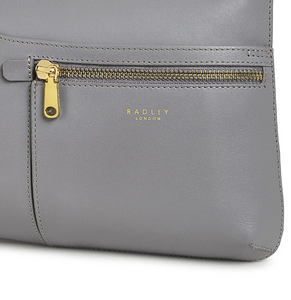 RADLEY LONDON<BR>
Pockets Leather Icon Crossbody Bag<BR>
Cloud<BR>