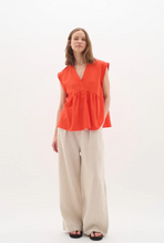 Load image into Gallery viewer, INWEAR&lt;BR&gt;
Ellie Linen V Top Blouse&lt;BR&gt;
Tomato&lt;BR&gt;
