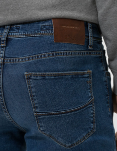 BRAX<BR>
Cadiz Straight Regular Jeans<BR>
Denim<BR>