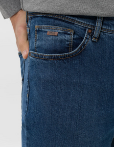 BRAX<BR>
Cadiz Straight Regular Jeans<BR>
Denim<BR>