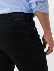 BRAX<BR>
Cadiz Straight Regular Jeans<BR>
Denim<BR>