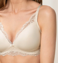 Load image into Gallery viewer, TRIUMPH&lt;BR&gt;
Amourette Charm Bralette&lt;BR&gt;
White, Black&lt;BR&gt;
