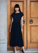 Load image into Gallery viewer, PERUZZI&lt;BR&gt;
Pleat Dress&lt;BR&gt;
Black&lt;BR&gt;
