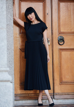 Load image into Gallery viewer, PERUZZI&lt;BR&gt;
Pleat Dress&lt;BR&gt;
Black&lt;BR&gt;
