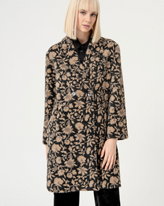 SURKANA<BR>
Oversized Double Breasted Jacquard Coat<BR>
Black<BR>