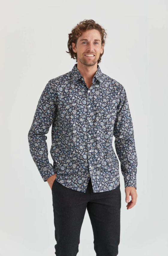 ERLA OF SWEDEN<BR>
Floral Pattern Long Sleeve Shirt<BR>
Blue<BR>