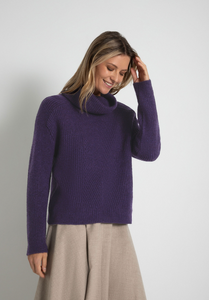 MORE AND MORE<BR>
Turtle Neck Knit Jumper<BR>
Purple<BR>