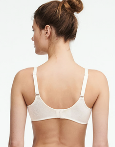 CHANTELLE <BR>
Seamless Molded Underwire Bra <BR>
Skin <BR>