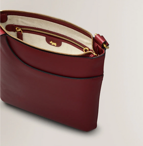 RADLEY LONDON<BR>
Saddle Brown Crossbody Wallet Pockets Icon Bag<BR>
Cranberry<BR>