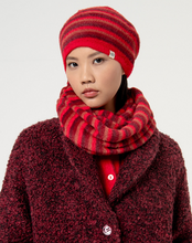 Load image into Gallery viewer, SURKANA&lt;BR&gt;
Stripe Fur Beret&lt;BR&gt;
Red&lt;BR&gt;
