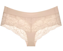 Load image into Gallery viewer, TRIUMPH&lt;BR&gt;
Makeup Illusion Lace Shorty&lt;BR&gt;
Ivory&lt;BR&gt;
