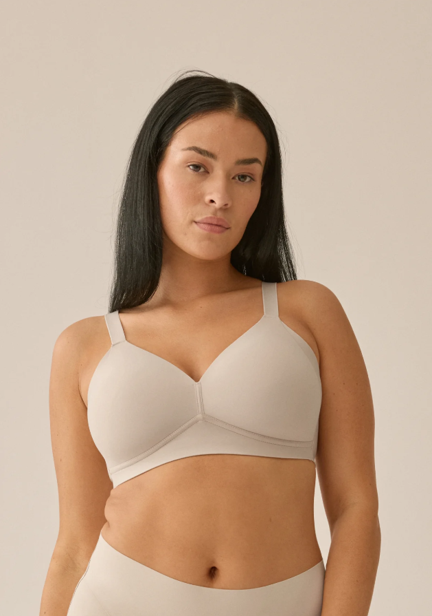 NATURANA<BR>
Soft Bra with Side Smoother Effect<BR>