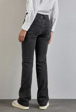 Load image into Gallery viewer, STREET ONE&lt;BR&gt;
Bootcut Jeans&lt;BR&gt;
Black&lt;BR&gt;
