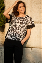 Load image into Gallery viewer, PERUZZI&lt;BR&gt;
Abstract Print Punch Hole Top&lt;BR&gt;
Black/Sand&lt;BR&gt;
