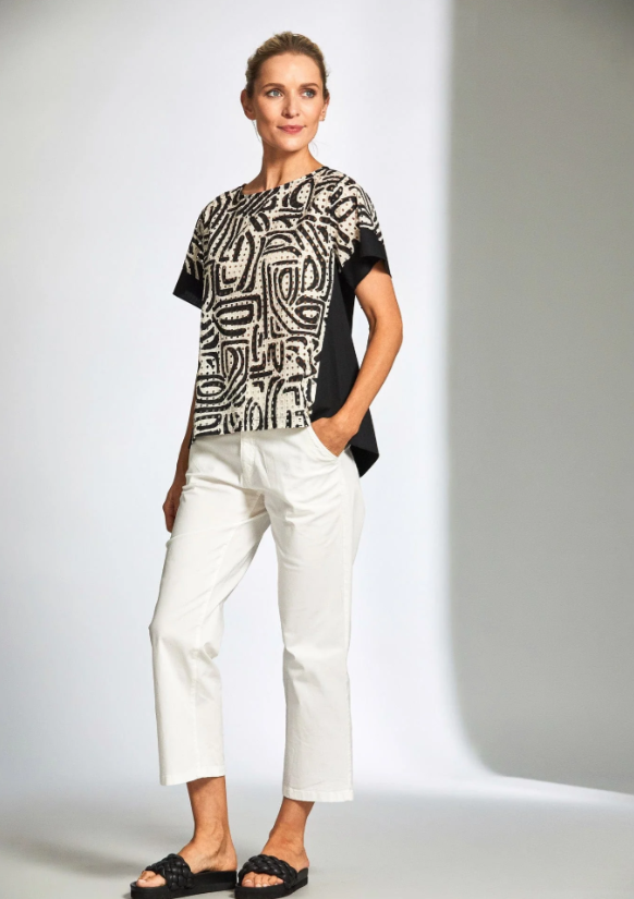 PERUZZI<BR>
Abstract Print Punch Hole Top<BR>
Black/Sand<BR>