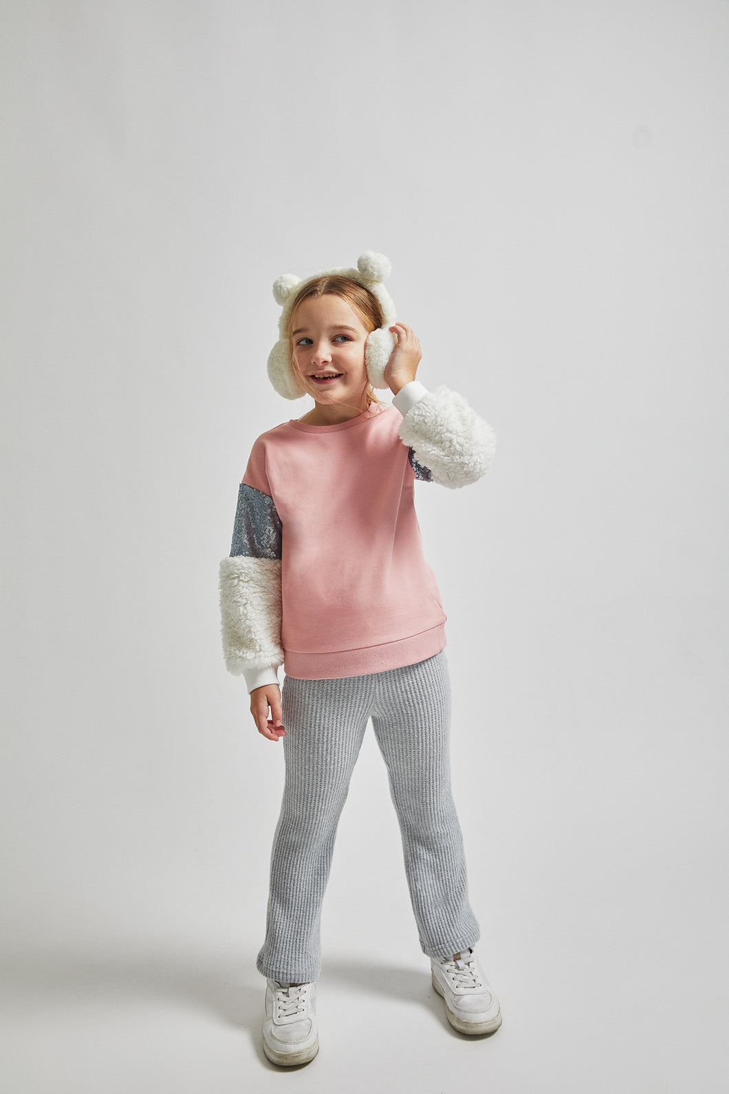 CANADA HOUSE <BR>
Girls sweatshirt with sequence & fur <BR>
Pink <BR>